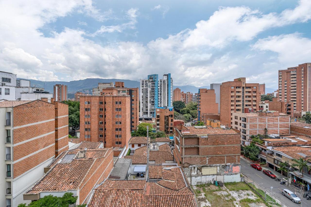Apartamentos Housy Laureles Medellin Exterior photo