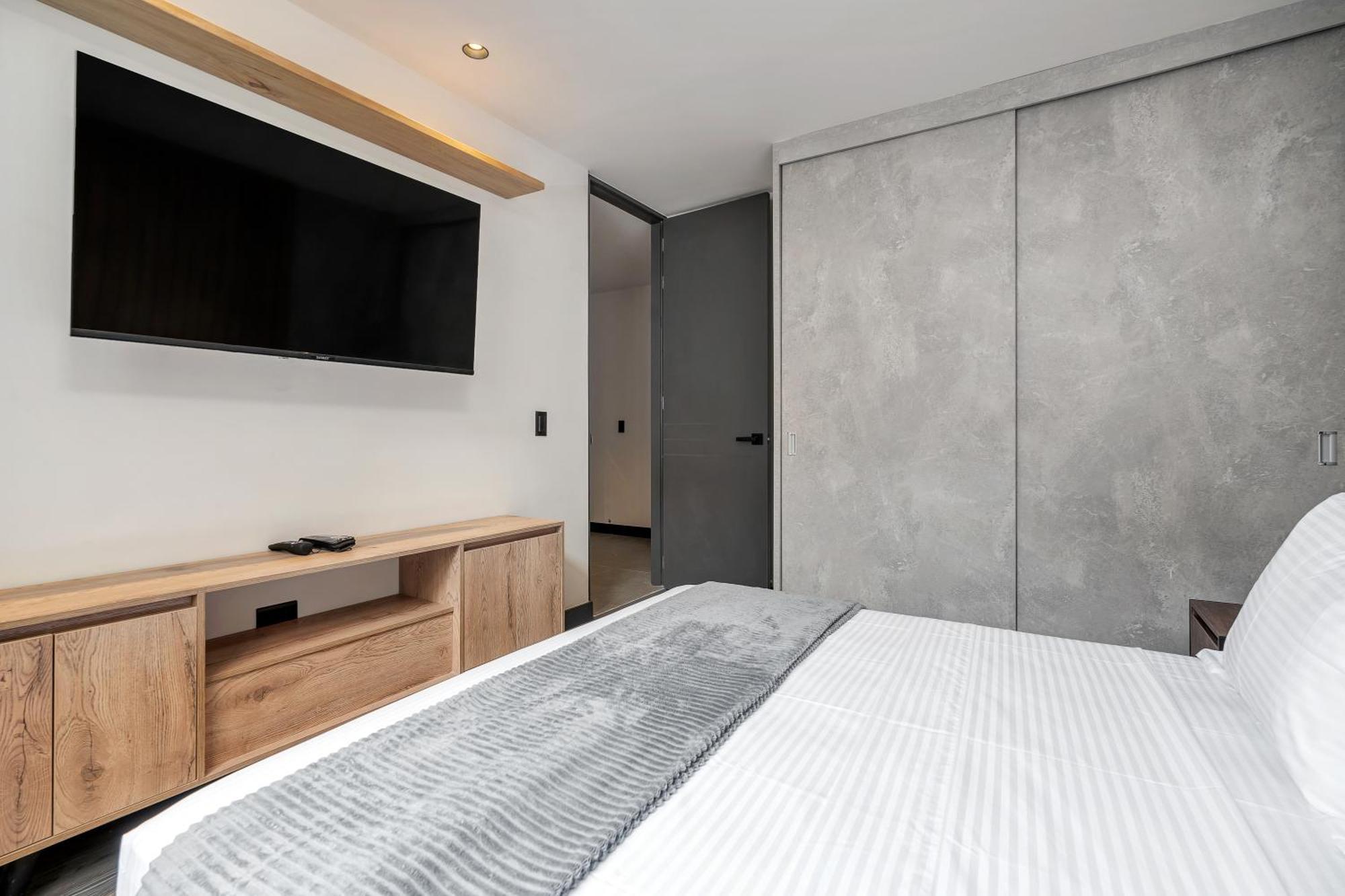Apartamentos Housy Laureles Medellin Exterior photo