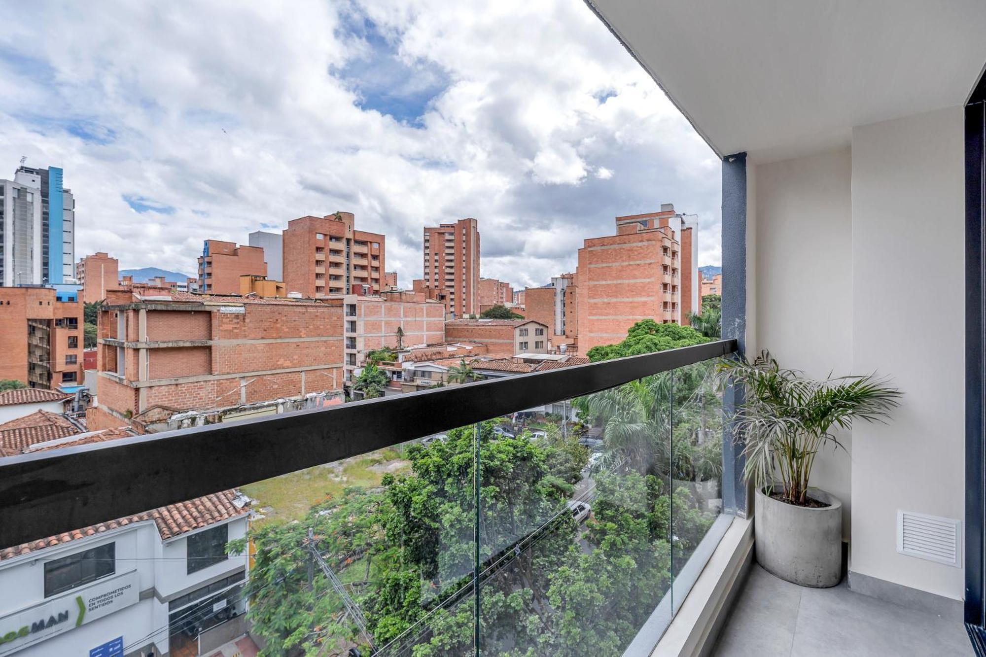 Apartamentos Housy Laureles Medellin Exterior photo
