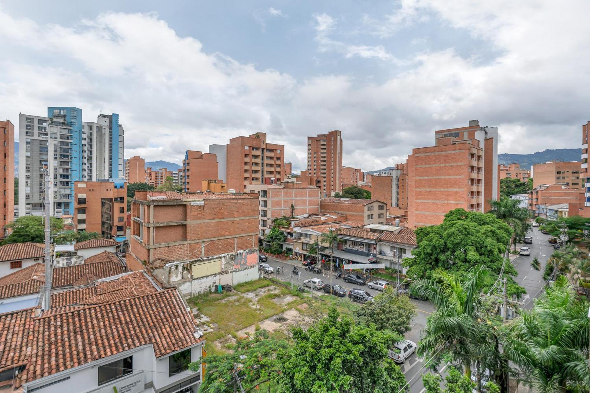 Apartamentos Housy Laureles Medellin Exterior photo