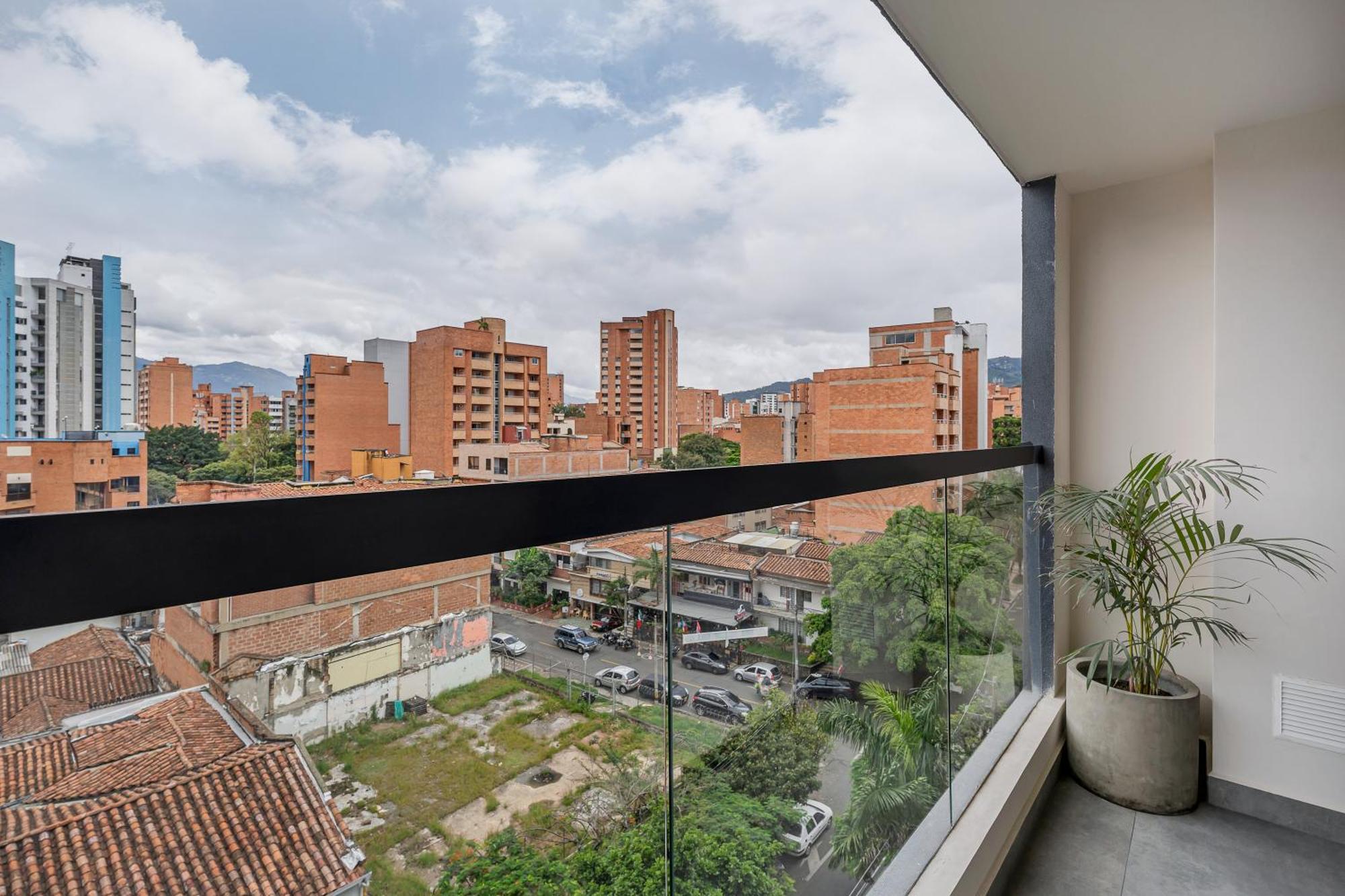 Apartamentos Housy Laureles Medellin Exterior photo