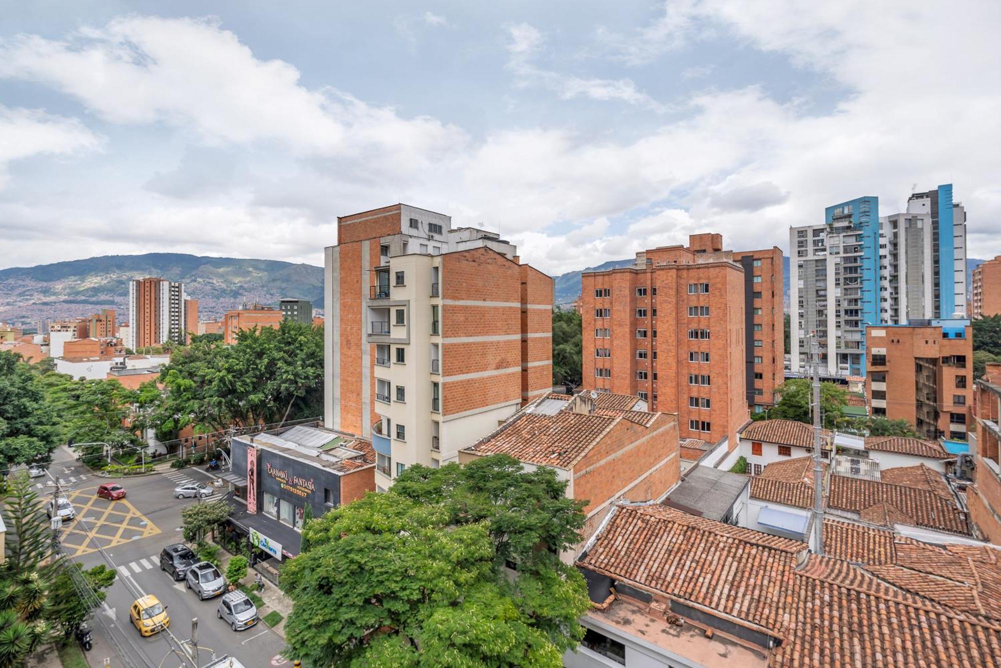 Apartamentos Housy Laureles Medellin Exterior photo