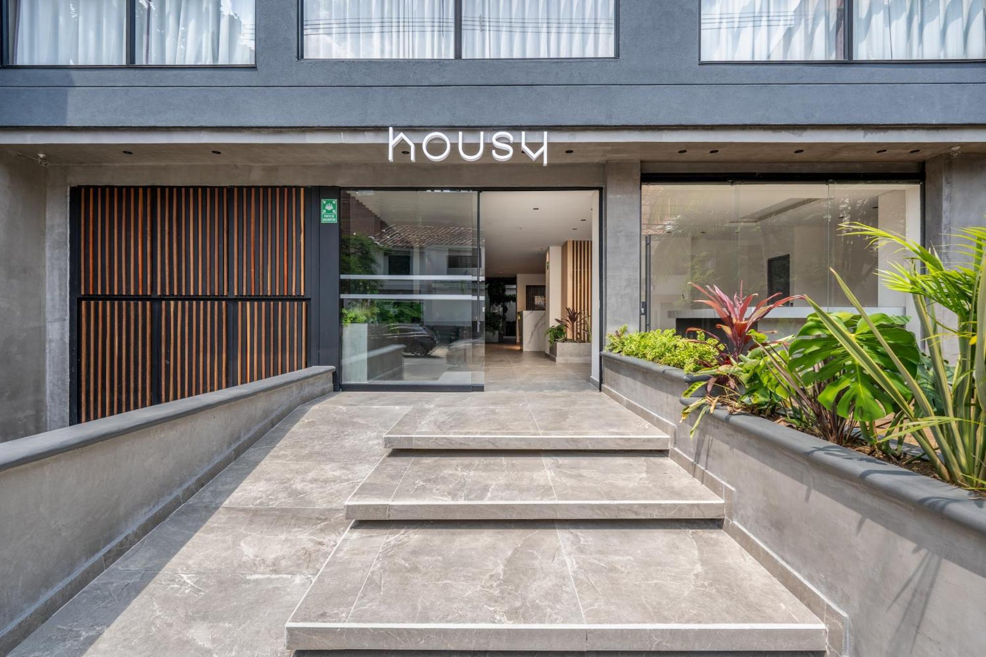 Apartamentos Housy Laureles Medellin Exterior photo
